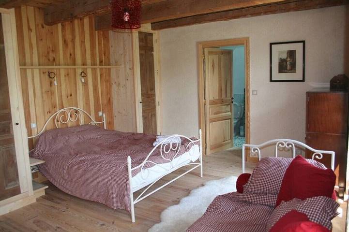 Schönes ****Ferienhaus mit großem Spielzimmer für 18-22 (Innen-Pool/ Juli 2012) in Virargues, Regionaler Naturpark Volcans d'Auvergne
