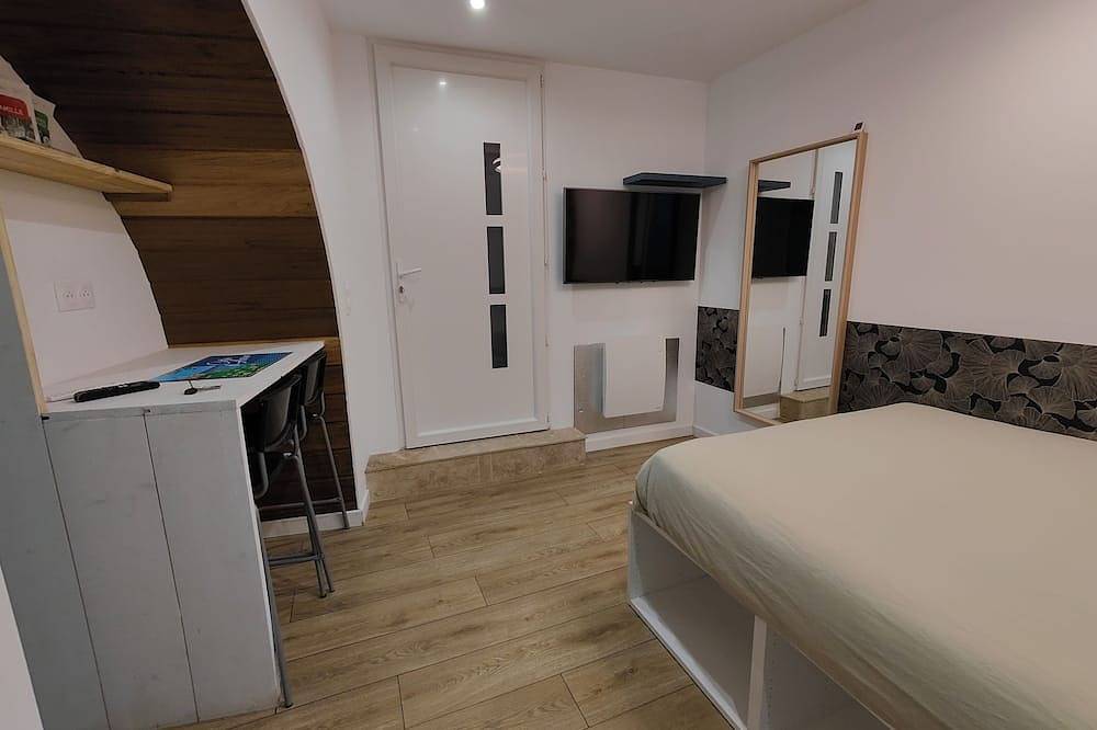 Room with private bathroom in Les Arcs (Var), Draguignan region