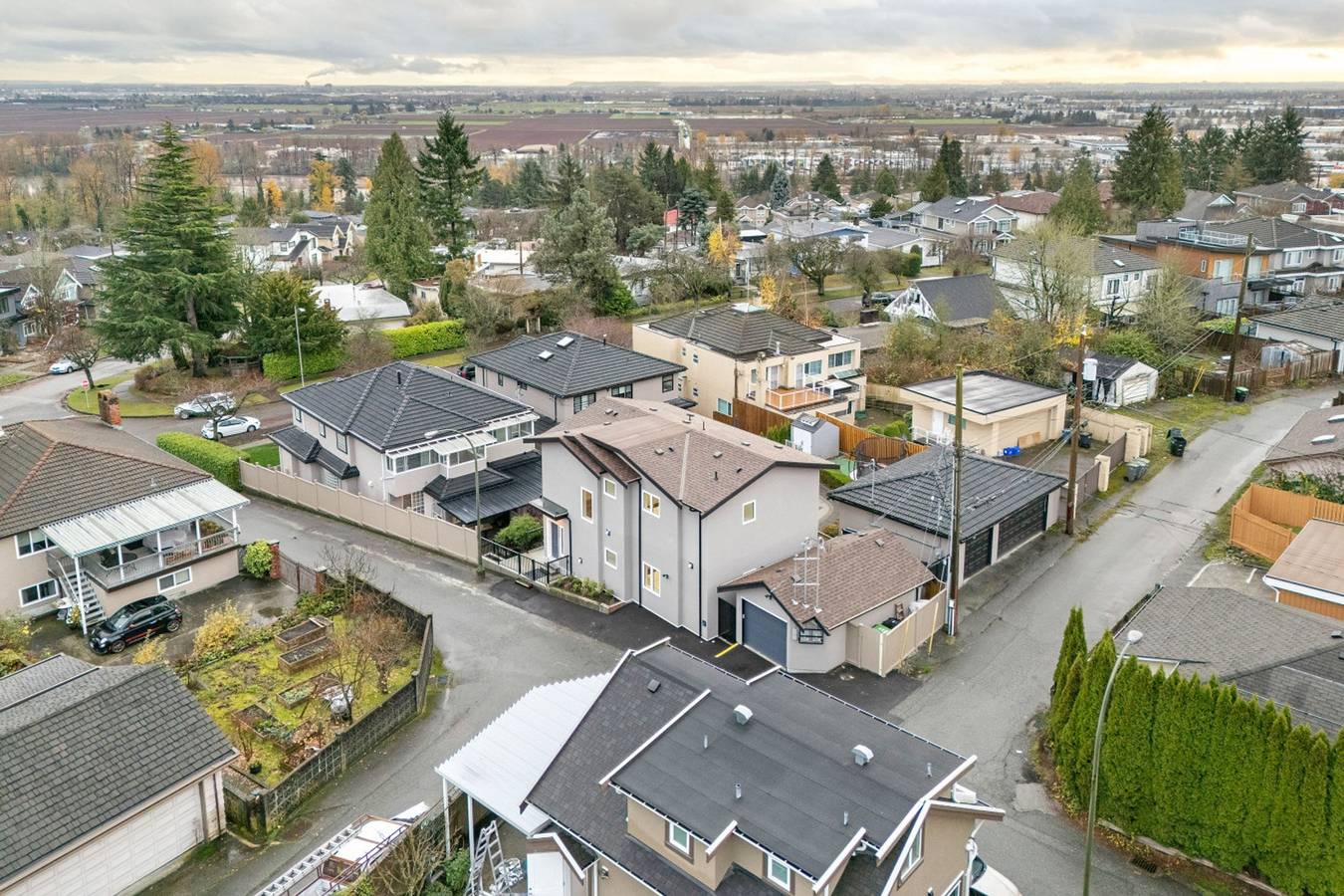 Modern 6Br Family Home | Quiet & Spacious Stay in Vancouver, Columbia Britannica