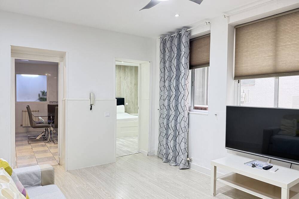 Entire apartment, Beautiful & Comfortable Apartment Gran Vía | 026 in Centro (Madrid), Madrid