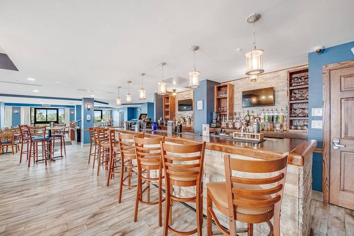 Vacation home for 4 people, with balcony and hot tub as well as pool by Myrtle Beach