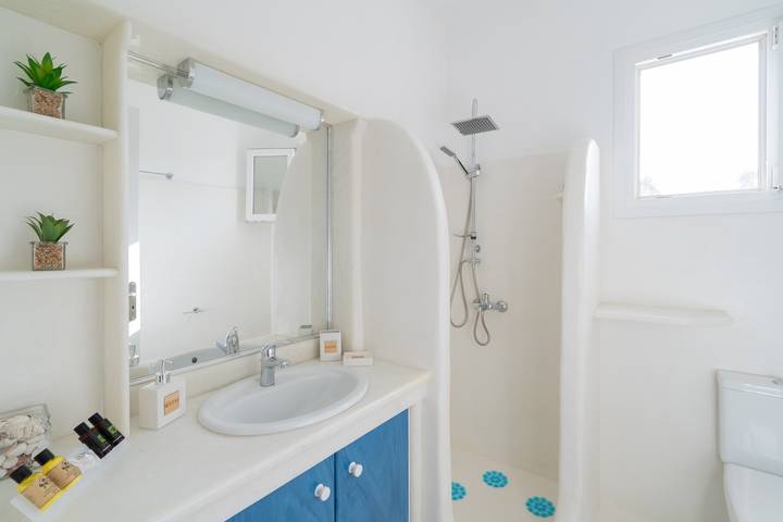 Holiday Home "Maria's Village Villa Anemomylos" with Sea View, Private Terrace & Wi-Fi in Aliki, Paros