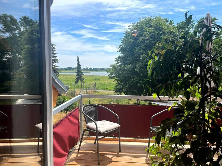 Ferienwohnung für 5 Personen, mit Balkon und Seeblick sowie Ausblick, kinderfreundlich am Beetzsee