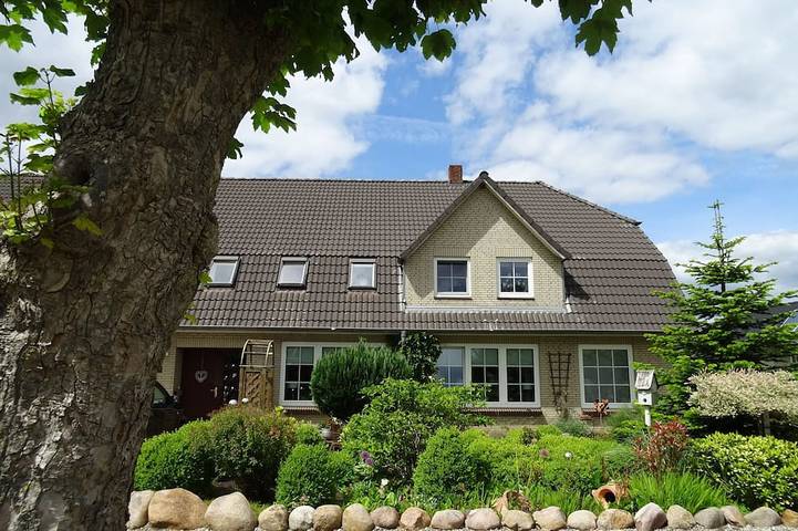 Bauernhof für 4 Personen, mit Terrasse und Garten in Janneby