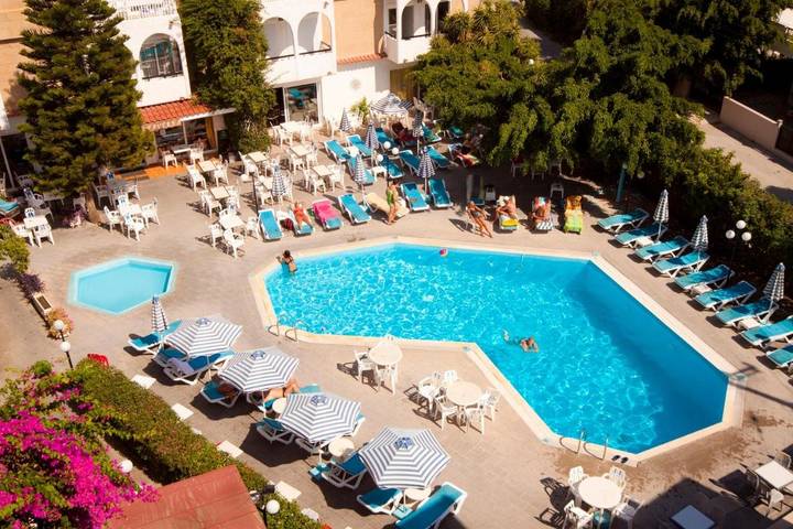 Appart’hôtel pour 5 personnes, avec piscine ainsi que jardin et bassin pour enfant
