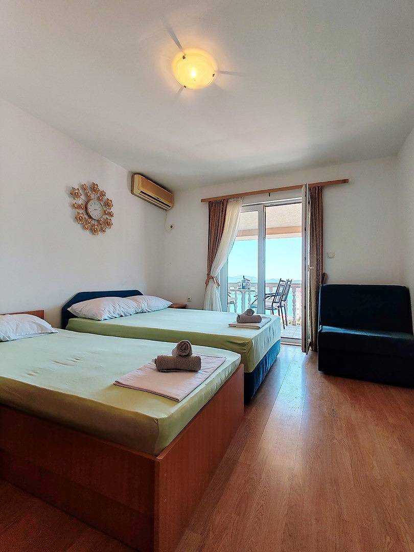 Zimmer für 4 Personen mit Balkon in Neum, Bosnien und Herzegowina