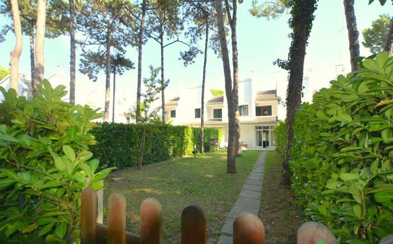Villa für 6 Personen, mit Terrasse und Garten sowie Ausblick in Lignano Sabbiadoro
