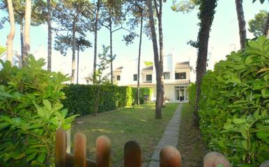 Ferienhaus für 6 Personen, mit Ausblick und Terrasse sowie Garten in Lignano Pineta