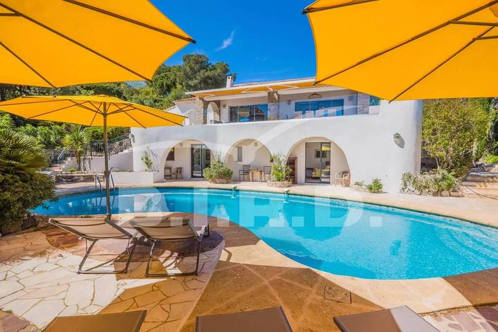 Gîte pour 10 personnes, avec piscine ainsi que balcon et jardin, adapté aux familles dans Plage de la Nartelle - 4