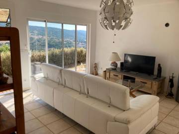 Gîte pour 4 personnes, avec vue et jardin, animaux acceptés à Coursegoules