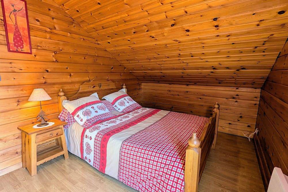 Cozy Chalet Near Ski Slopes and Lake, Sleeps 7, Wifi, Fireplace, Large Garden, Garage in Le Ménil, Parc naturel régional des Ballons des Vosges