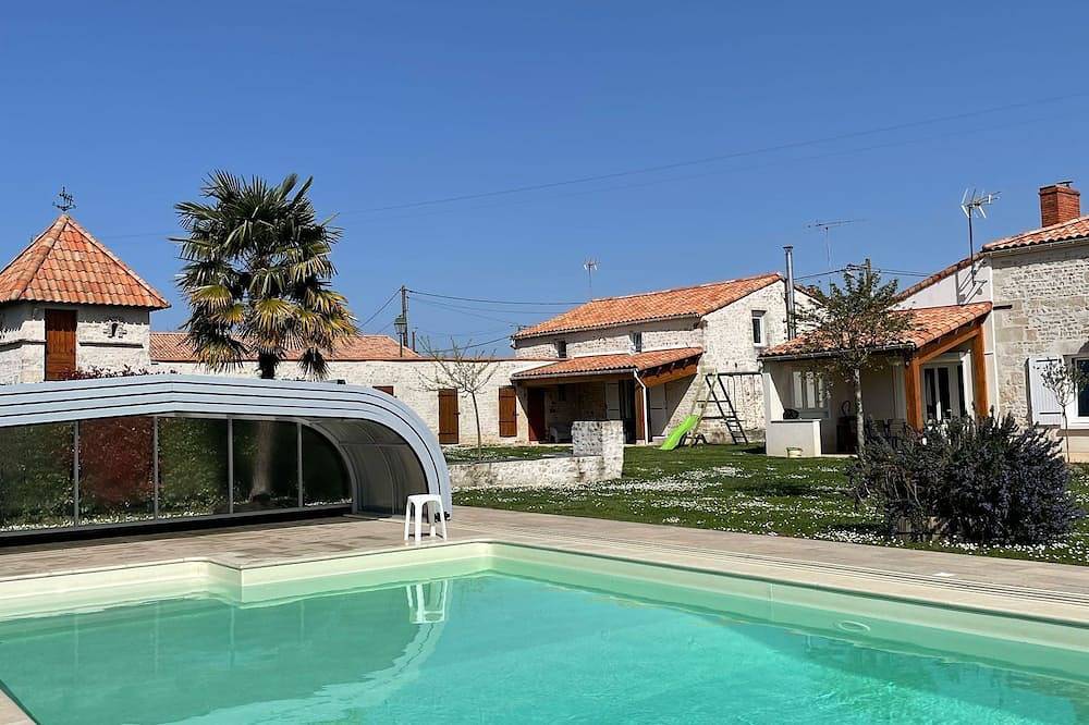 Gîte avec piscine, calme, parenthèse en Vendée in Sainte-Hermine, Fontenay-le-Comte