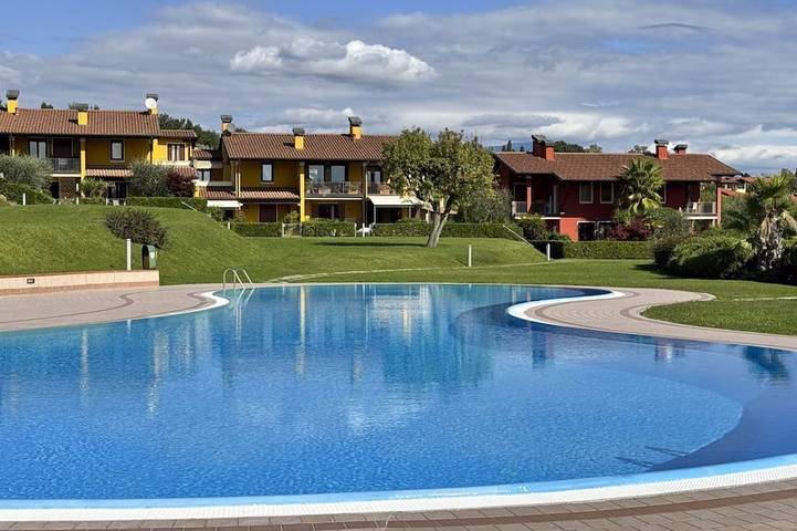 Ferienhaus für 6 Personen, mit Terrasse und Pool sowie Garten
