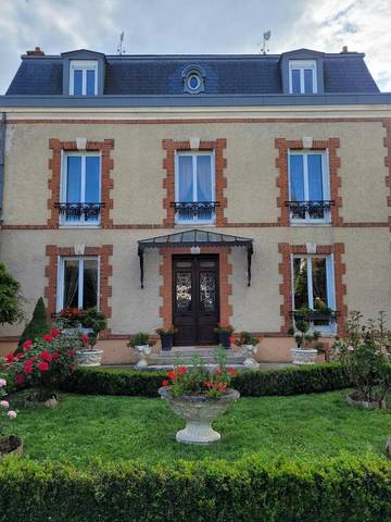 Maison d’hôte pour 8 personnes, avec jardin et sauna ainsi que jacuzzi et terrasse à Boiscommun