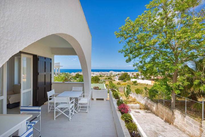 Villa for 8 people, with garden - 1