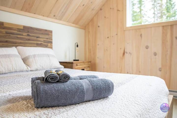 Gîte pour 8 personnes, avec vue et jardin ainsi que terrasse et sauna, animaux acceptés dans Saint Donat De Montcalm