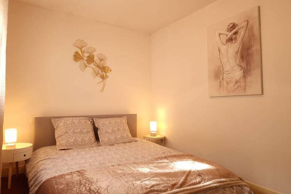 Entire apartment, T2 Lumineux et Jardin Hyper-centre 5min de la Gare in Évreux, Évreux region