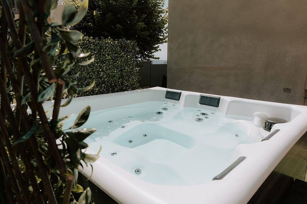 Maison avec Spa en Champagne in Champillon, Parc naturel régional de la Montagne de Reims