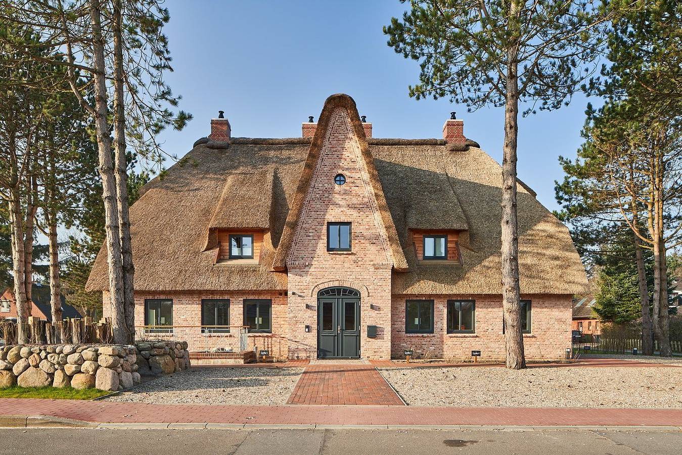 Ganze Wohnung, Hochwertiges App. "Lykke 4" in St.Peter-Bad - Urlaub unter Reet mit Balkon in St. Peter-Bad, St. Peter-Ording