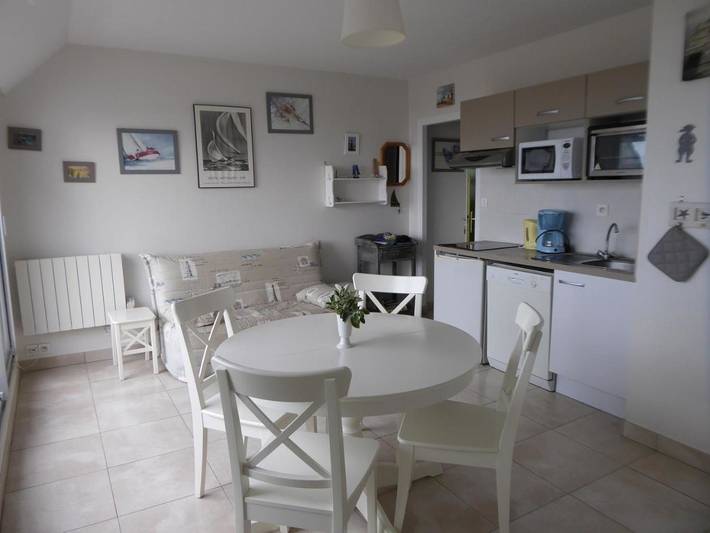 Gîte pour 5 personnes, avec terrasse et vue dans Grande plage de Kervoyal - 2