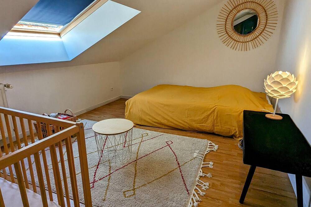 Peaceful Forest House with Pool and Pets Allowed in Gray, Haute-Saône