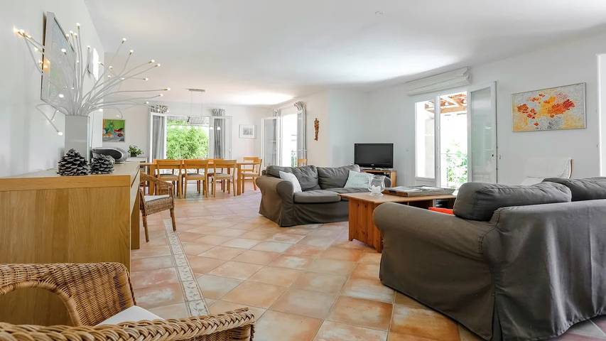 Villa pour 9 personnes, avec jardin ainsi que terrasse et piscine à Vidauban