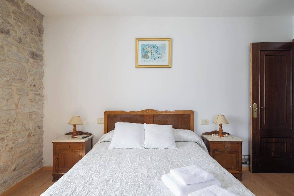Country House 'Marica' with Mountain View, Private Pool and Private Terrace in A Estrada, Pontevedra Province