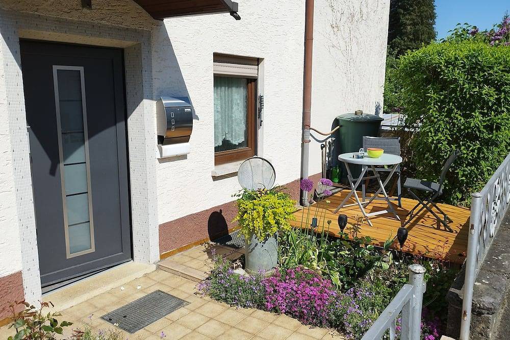 Ganze Wohnung, Ferienappartement Seeblick - Ruhige Wohnung am Aartalsee in Bischoffen, Naturpark Lahn-Dill-Bergland