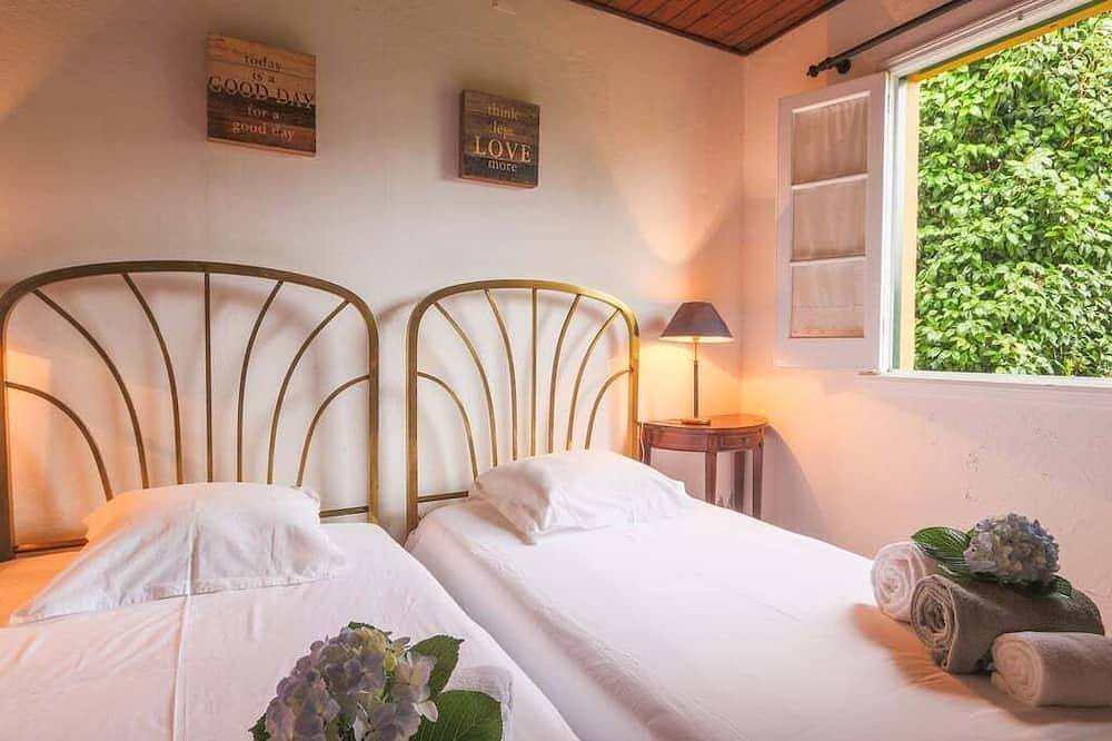 Guestready - Domus Adepta Family w/ Garden in São Miguel Island, Furnas