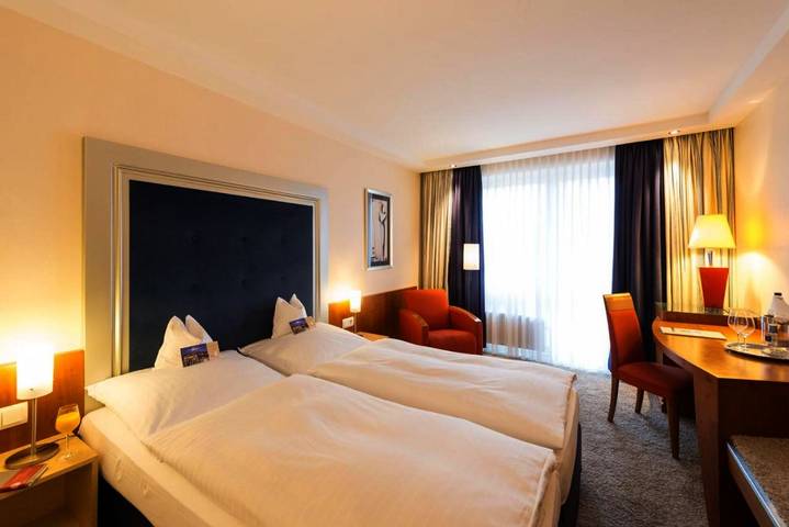 Hotel, mit Terrasse und Garten sowie Pool und Sauna in Höhr-Grenzhausen - 3