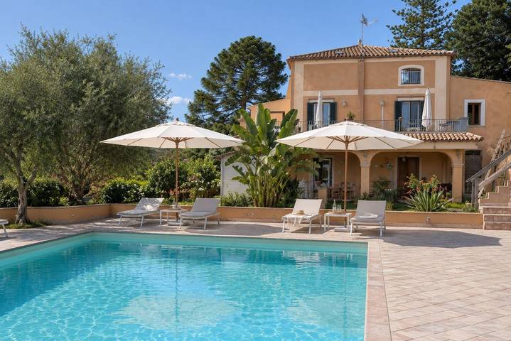Villa per 12 persone, con Balcone/Terrazza e Giardino nonché Piscina in Calabria