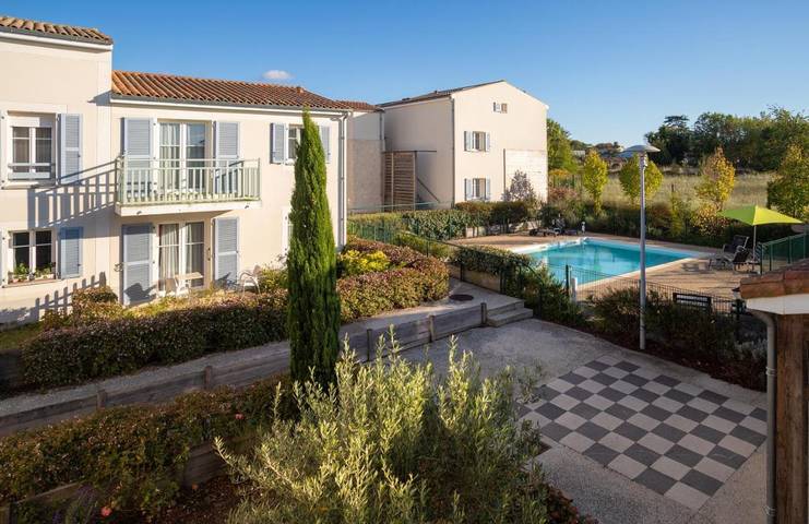 Gîte pour 4 personnes, avec jardin et piscine, animaux acceptés à Sainte-Soulle