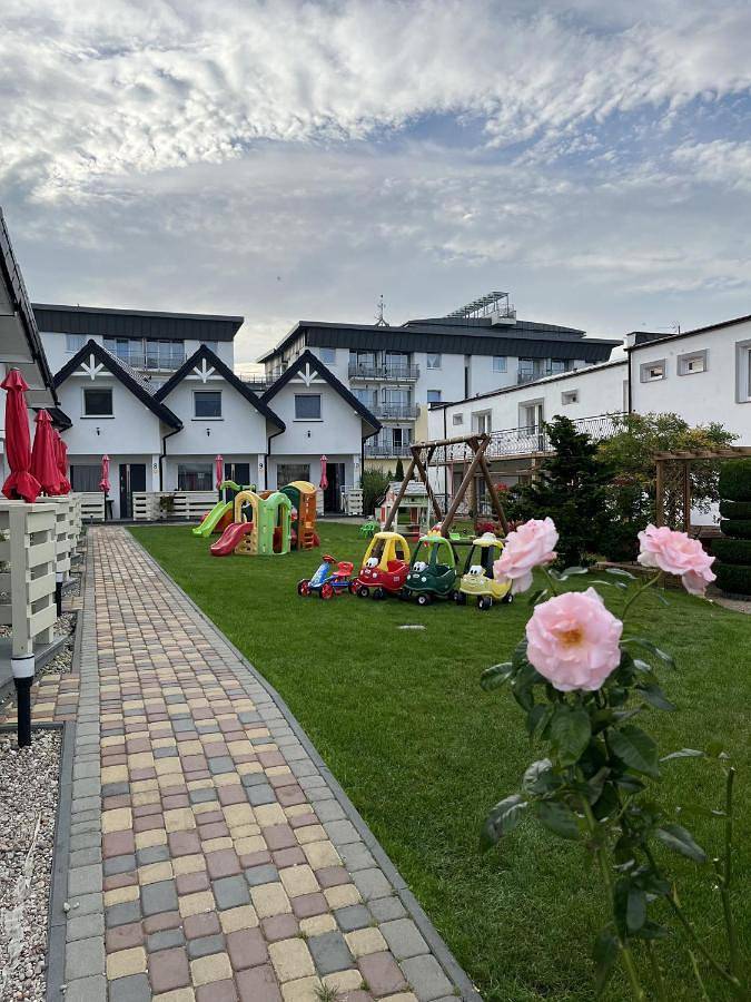 Domek letniskowy dla 6 osób, z jacuzzi i sauna oraz ogród, Dla rodziny w Sarbinowo