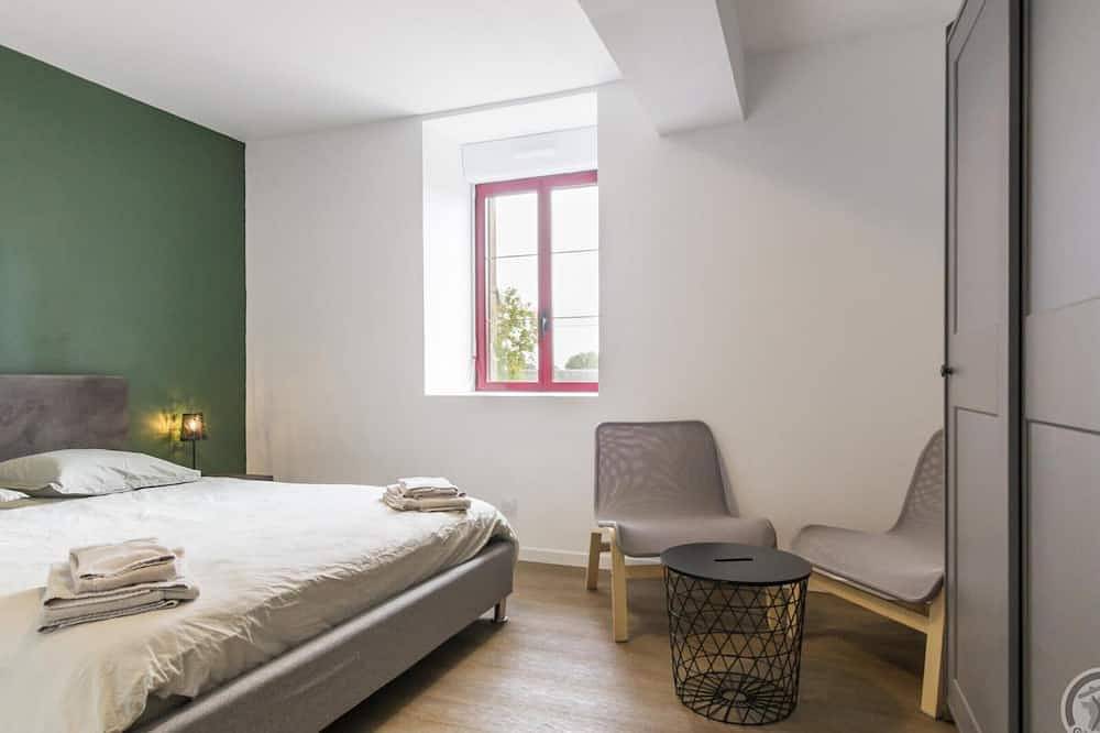 Maison mitoyenne avec balcon en campagne, Wi-Fi, parking, animaux admis in Saint-Laurent-de-Terregatte, Région d'Avranches