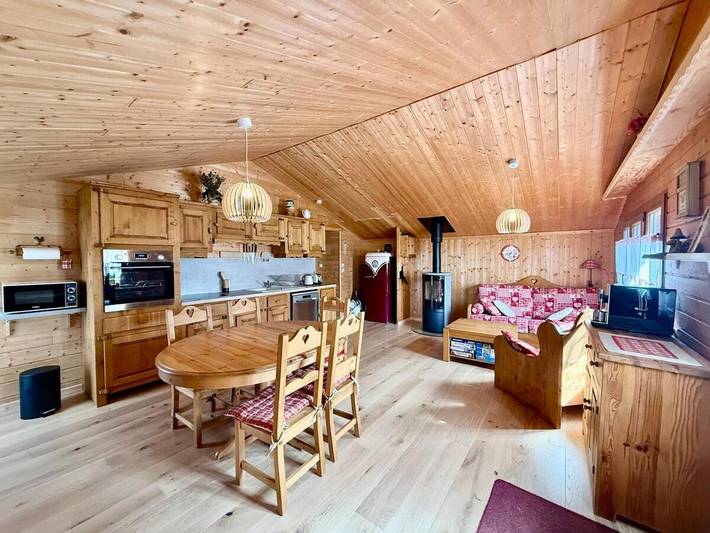 Chalet pour 6 personnes, avec balcon ainsi que jardin et vue