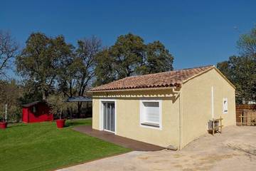 Cottage pour 4 personnes, avec jardin et jacuzzi à Le Luc
