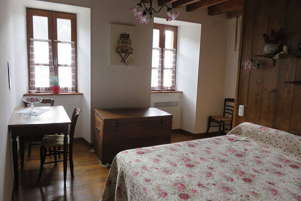 Maison de caractère près de Arreau dans village typique des Hautes-Pyrénées in Ardengost, Pyrénées