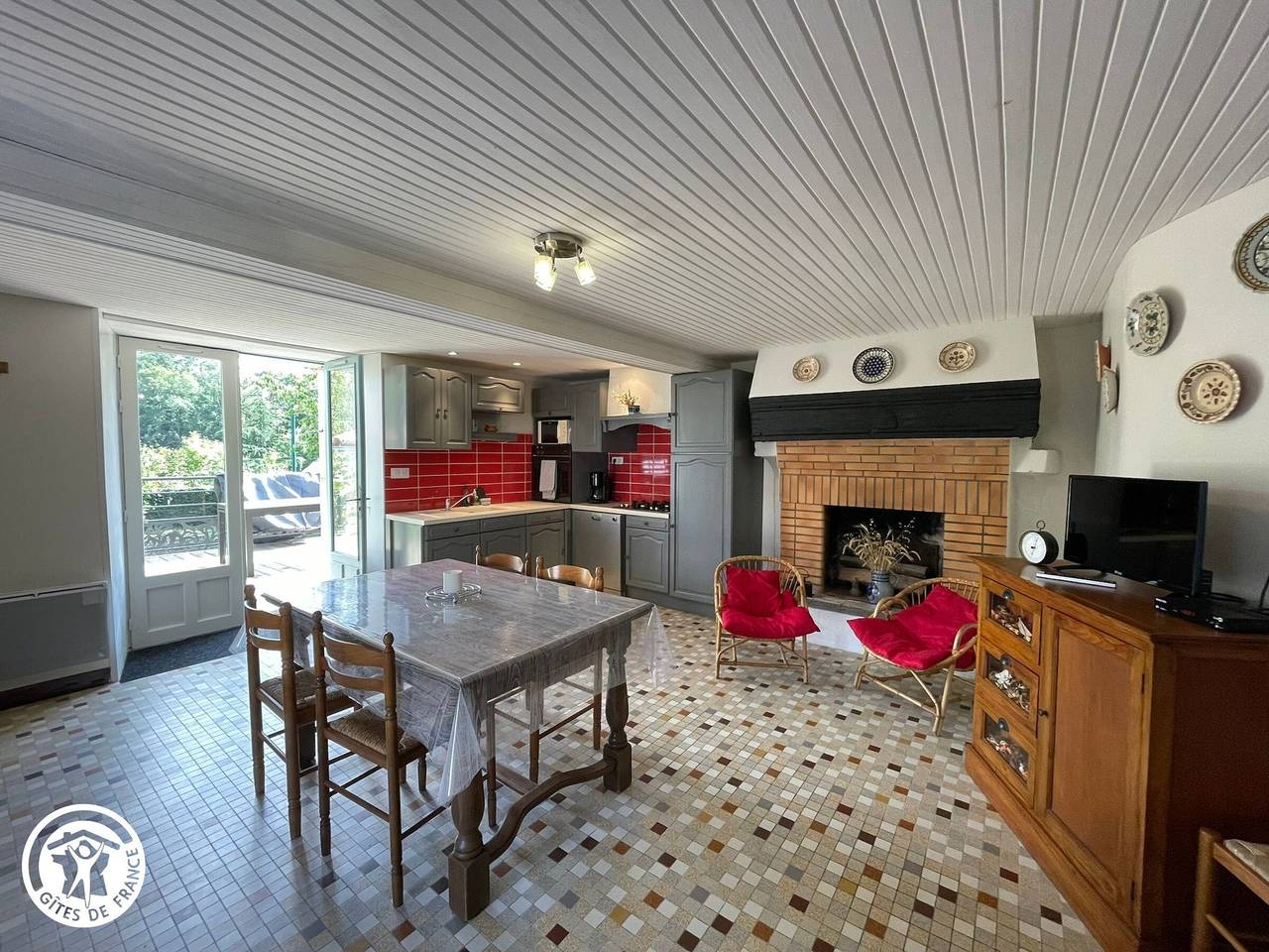 Gîte en cité médiévale de Vouvant avec parking privatif, 4 chambres in Vouvant, Fontenay-le-Comte