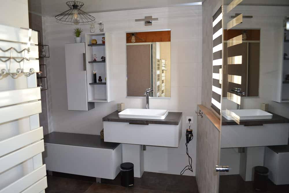 Maison individuelle 160m² ,2 niveaux,village classé Plus Beaux Village de France in Camon, Ariège