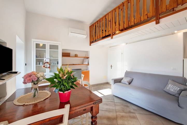 Vakantiehuis 'Casa Tua Alla Torre' met uitzicht op het meer, Wi-Fi en airconditioning in Marone, Gemeente Marone