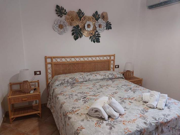 Location de vacances pour 3 personnes, avec vue et jardin à Ustica - 2