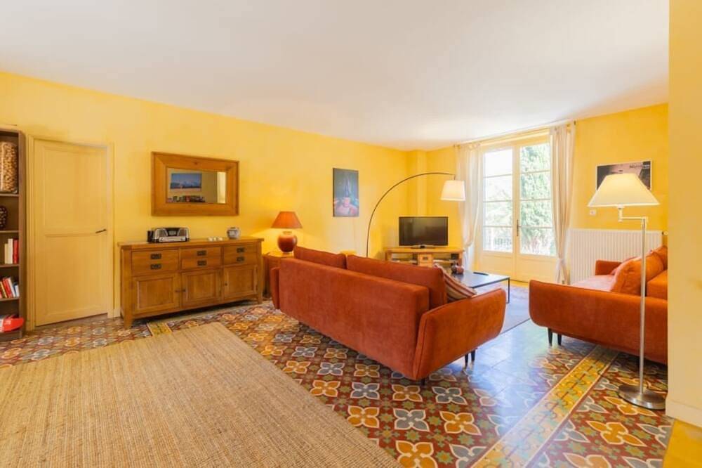 Maison Cantalauze, two houses at a heart of a vineyard in Trèbes, Carcassonne region