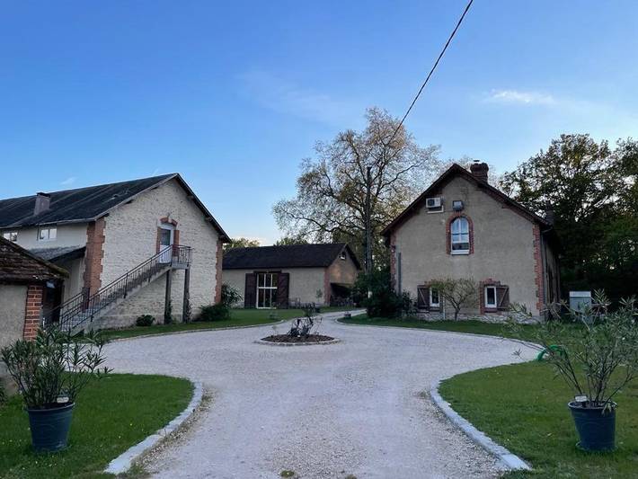Gîte pour 7 personnes, avec Jacuzzi et Terrasse ainsi que Jardin et Vue à Lorris