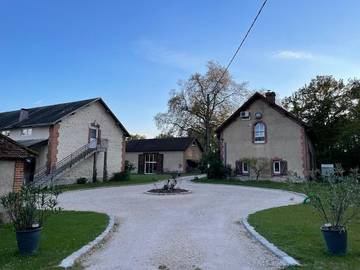 Gîte pour 7 personnes, avec jardin et jacuzzi à Lorris