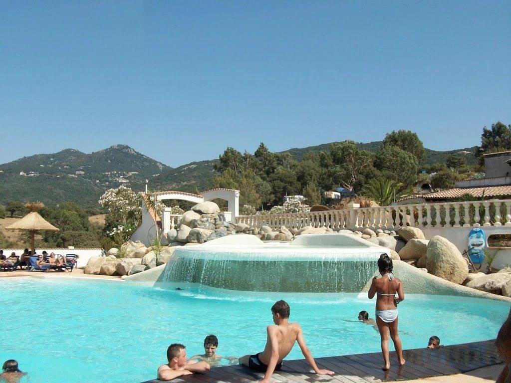 Zecamping 3* piscine 1km plage pet friendly jacuzzi locatif 25m2 in Olmeto, Distrito de Sartène