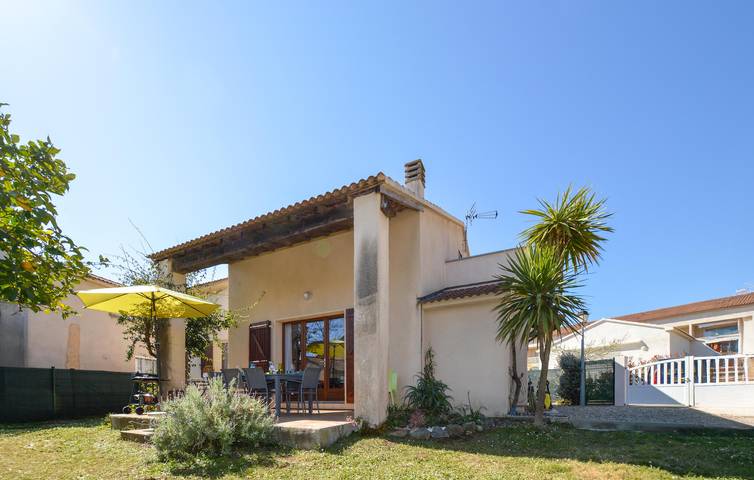 Moderno piso de 2 dormitorios con piscina, terraza y a 1 km de la playa in Cervione, Región de Corte