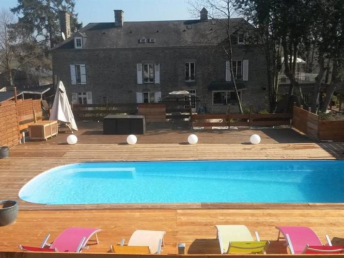 Maison d’hôte pour 5 personnes, avec piscine et sauna ainsi que jacuzzi et terrasse