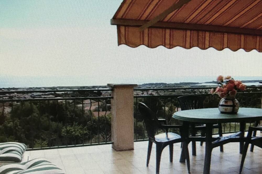 2km from sandy beaches, comfortable apartment in quiet detached villa in Furiani, Capo Corso