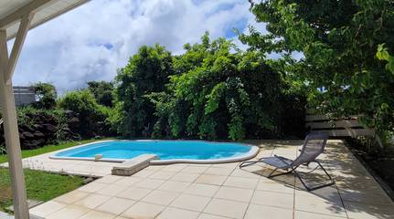 Cottage pour 4 personnes, avec piscine et terrasse à Case-Pilote