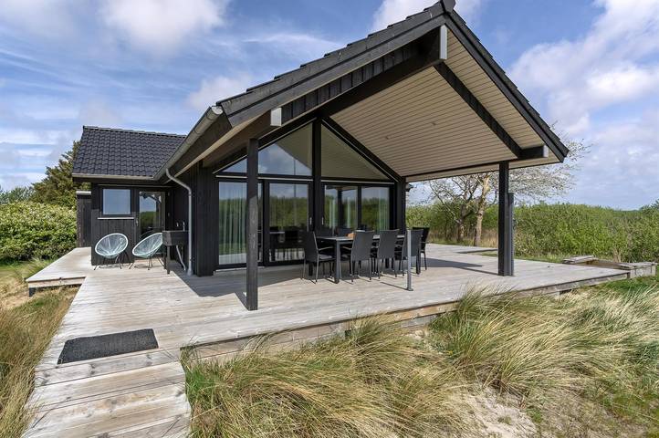 Ferieudlejning for 6 personer, med Terrasse og Jacuzzi samt Sauna i Lakolk